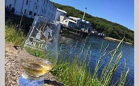 15 Distillery House Islay